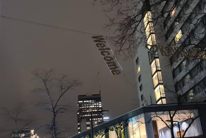 Bord dreigt op weg te vallen