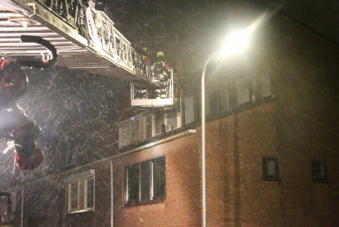 Planken waaien van dak af