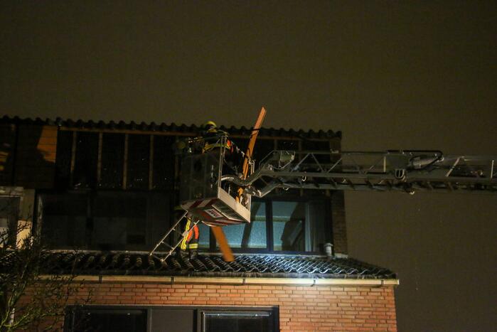 Planken waaien van dak af