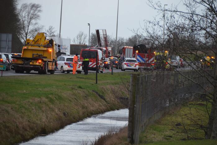 Automobilist zwaargewond bij verkeersongeval