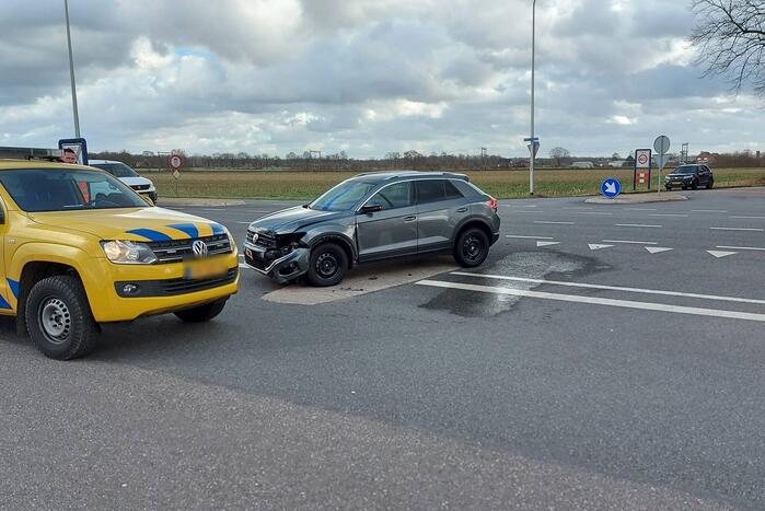 Flinke schade vij verkeersongeval op kruising
