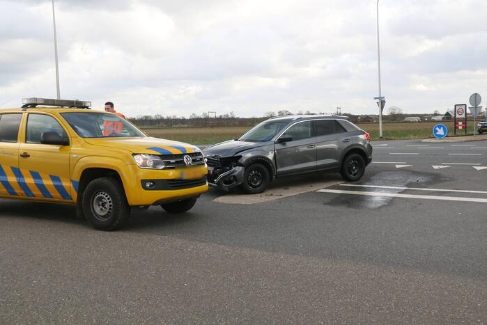 Flinke schade vij verkeersongeval op kruising