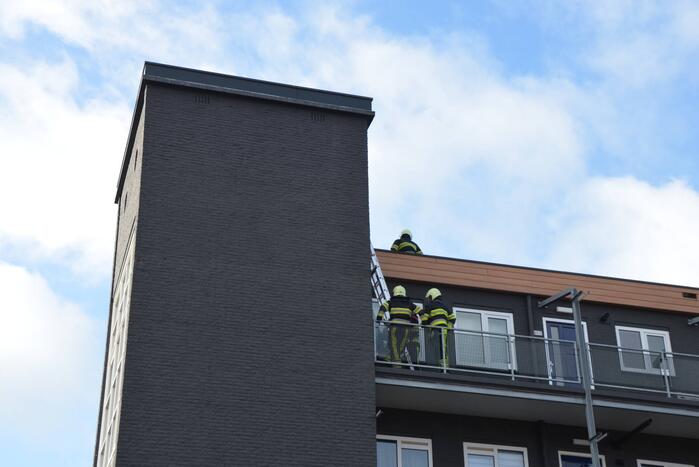 Schoorsteenkappen dreigen weg te waaien