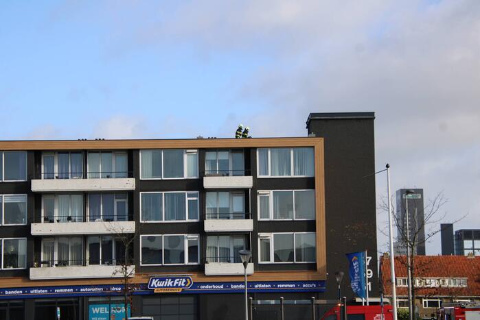 Schoorsteenkappen dreigen weg te waaien