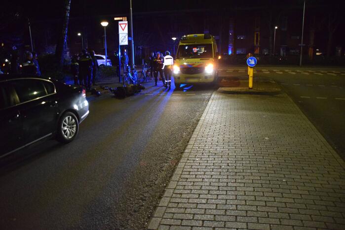 Schade na ongeval tussen auto en scooter
