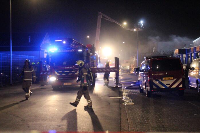 Grote brand in bedrijfspand