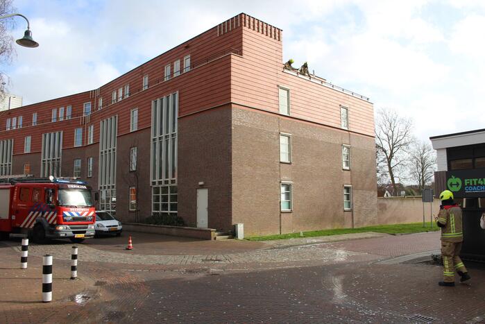 Glasplaten waaien uit pand