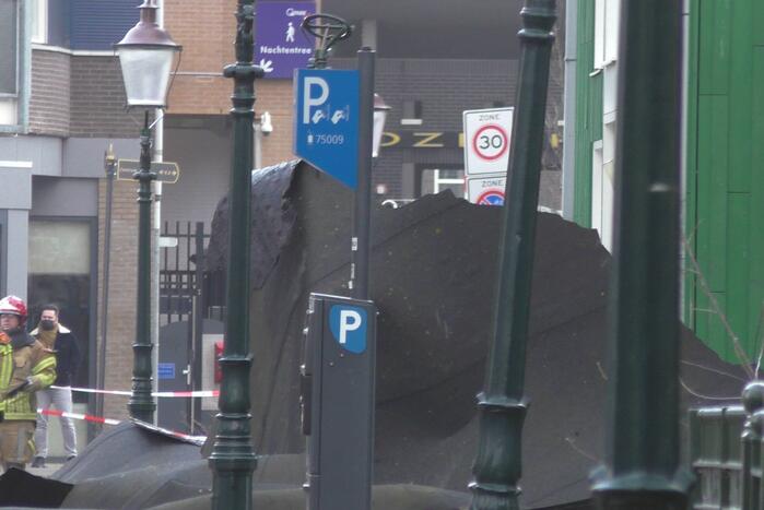 Losgewaaid dak raakte meerdere woningen