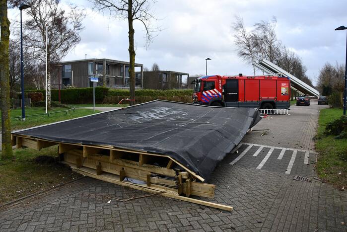 Overkapping van wellnessruimte weggewaaid