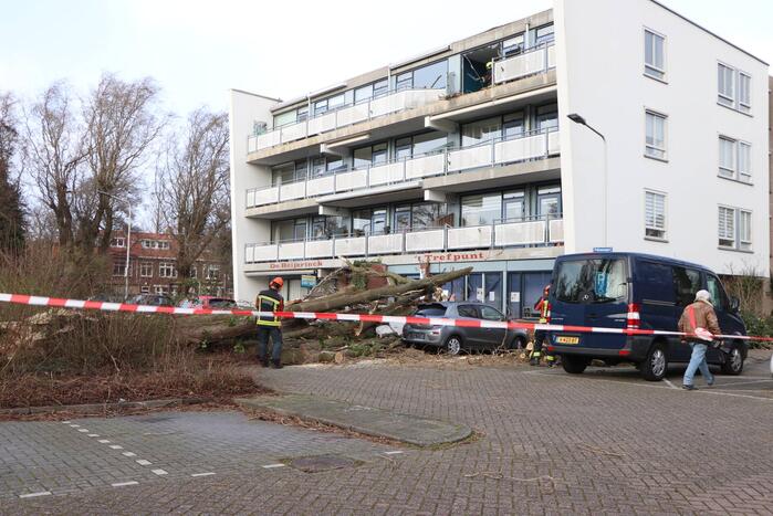 Veel schade aan flat door storm