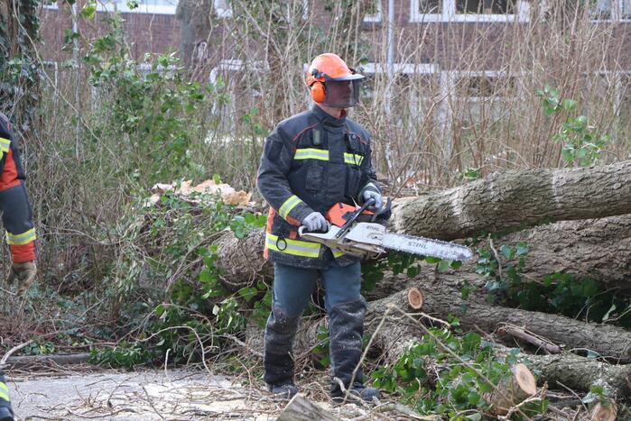 Veel schade aan flat door storm