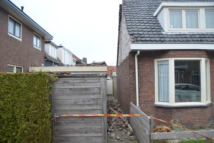 Gevel waait van woning