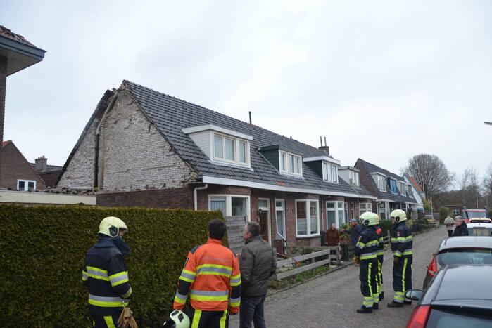 Gevel waait van woning