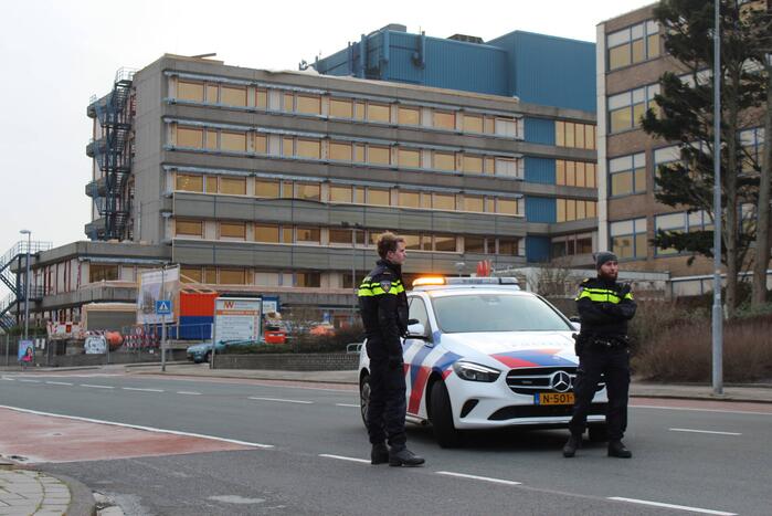 Dak waait los van ziekenhuis