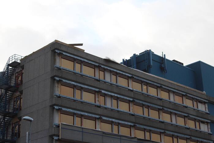 Dak waait los van ziekenhuis