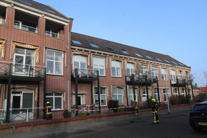 Dakpannen en zonwering waaien van dak woning af
