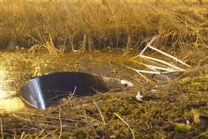 Overkapping patatzaak stort in door storm Eunice