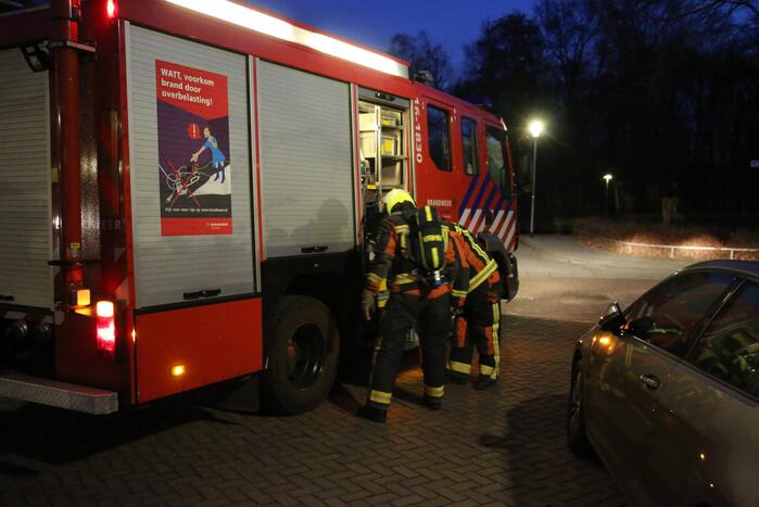 Brandweer blust schoorsteenbrand
