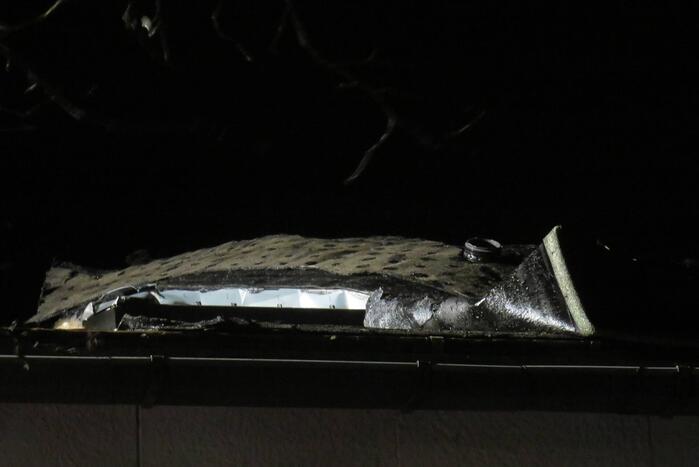 Brandweer gehinderd door omvallende boom