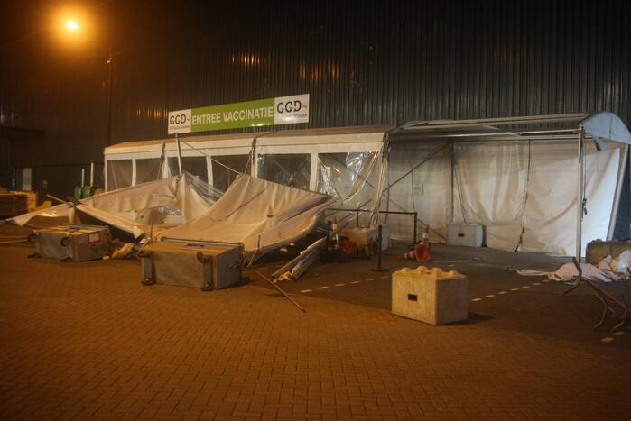 Vaccinatielocatie GGD omgewaaid