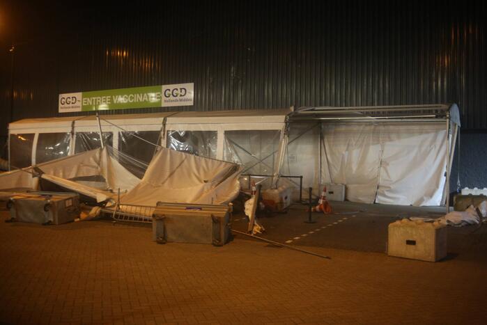 Vaccinatielocatie GGD omgewaaid