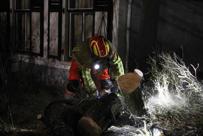 Omgevallen boom blokkeert fietspad