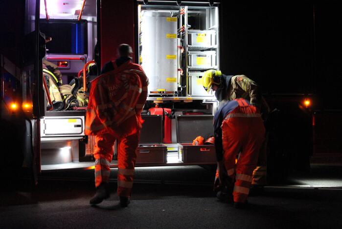 Boom blokkeert tankstation