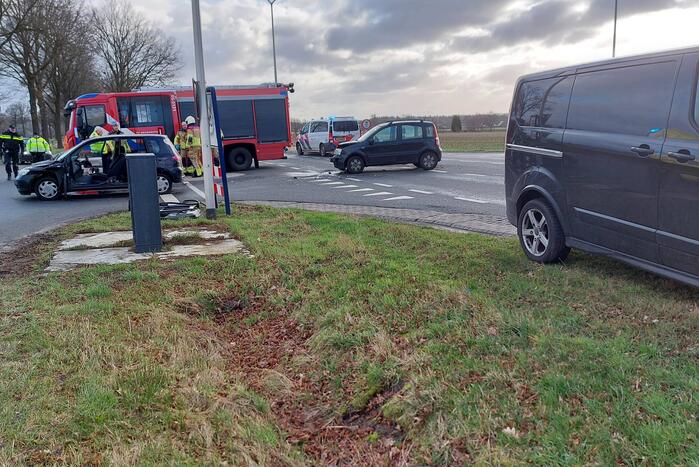 Botsing tussen twee voertuigen op kruising