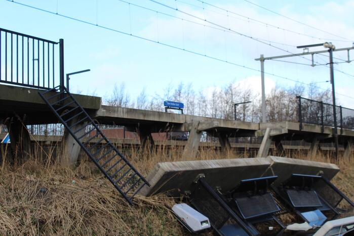 Treinperron deels ingestort