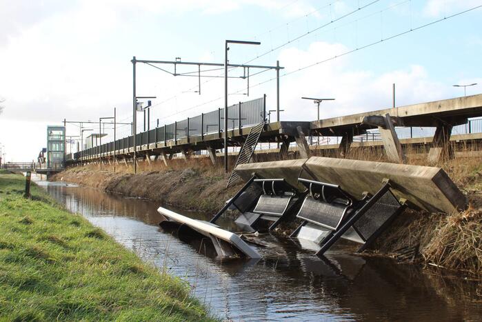 Treinperron deels ingestort