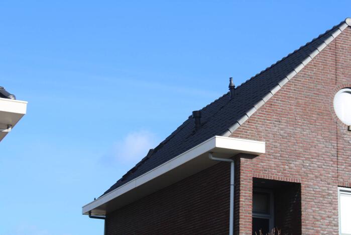 Losliggende dakpannen zorgen voor gevaar