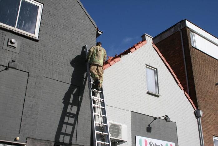 Brandweer ingezet voor stormschades in winkelgebied