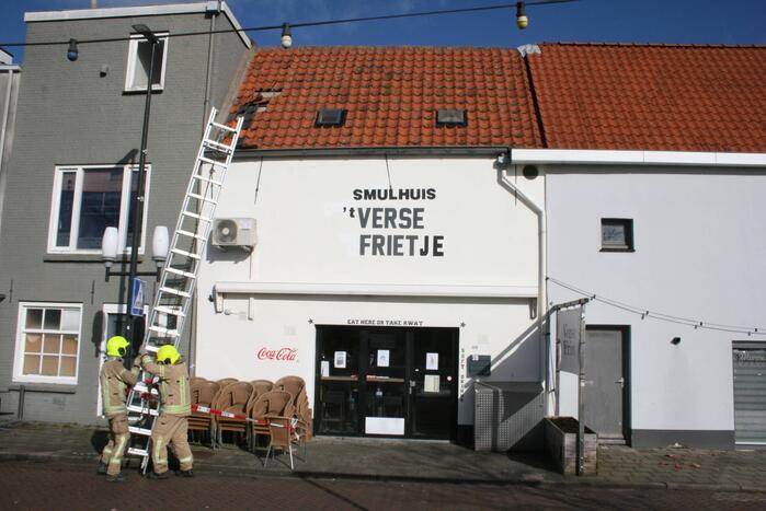 Brandweer ingezet voor stormschades in winkelgebied