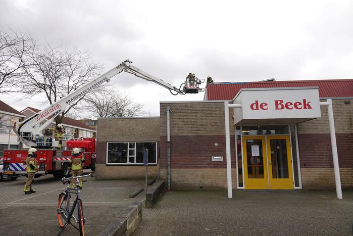 Dakplaat los gewaaid op sporthal
