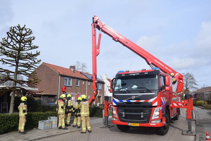Brandweer ingezet voor losliggende dakpannen