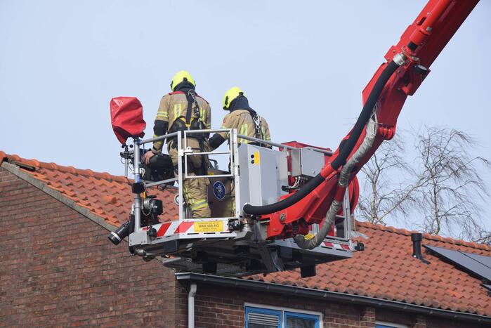 Brandweer ingezet voor losliggende dakpannen