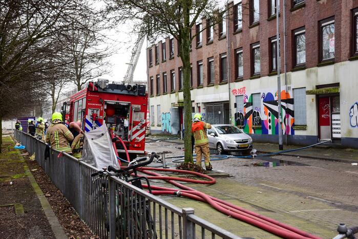 Flinke rookontwikkeling vanwege brand in slooppand