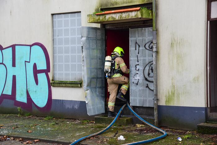 Flinke rookontwikkeling vanwege brand in slooppand