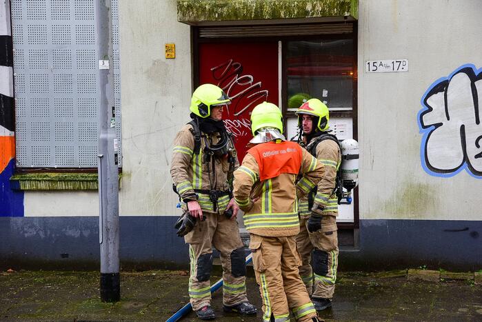 Flinke rookontwikkeling vanwege brand in slooppand