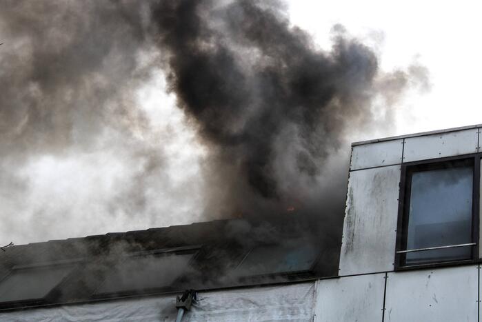 Flinke rookontwikkeling vanwege brand in slooppand