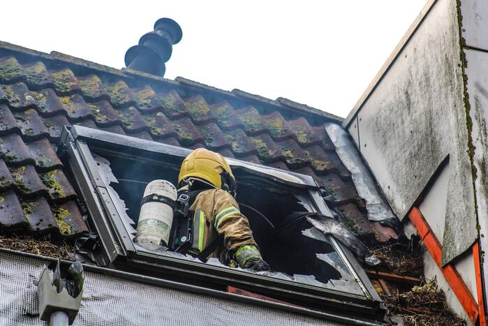 Flinke rookontwikkeling vanwege brand in slooppand