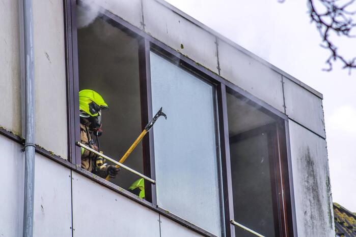 Flinke rookontwikkeling vanwege brand in slooppand