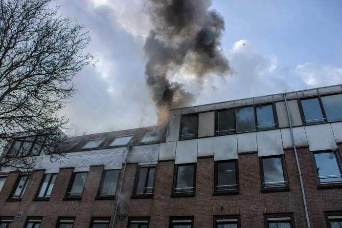 Flinke rookontwikkeling vanwege brand in slooppand