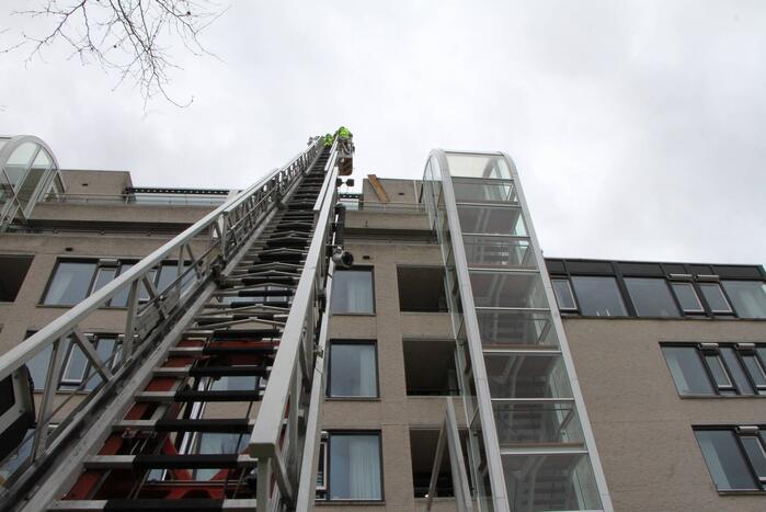 Dakbedekking flatgebouw los gewaaid