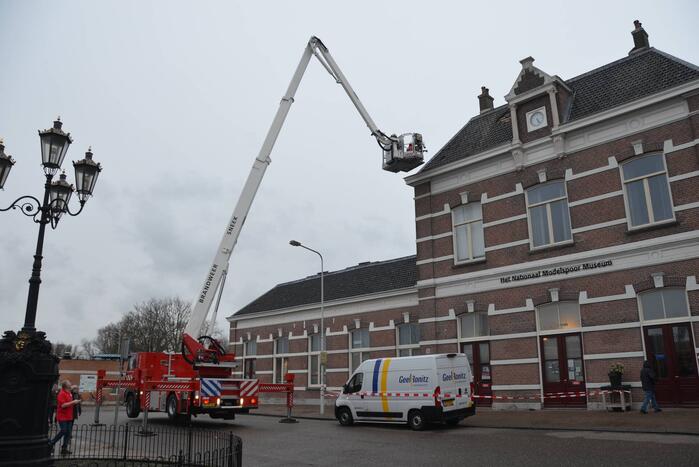 Stormschade aan treinstation