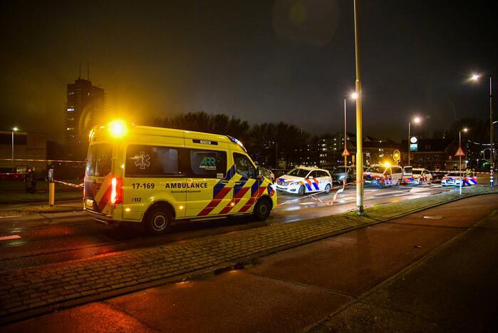 Maaltijdbezorger met fiets aangereden