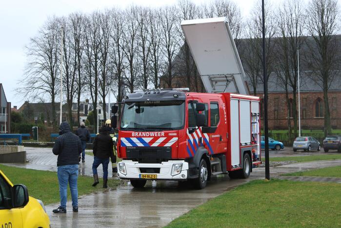 Delen van dak Sporthal Van der Bijha kom los