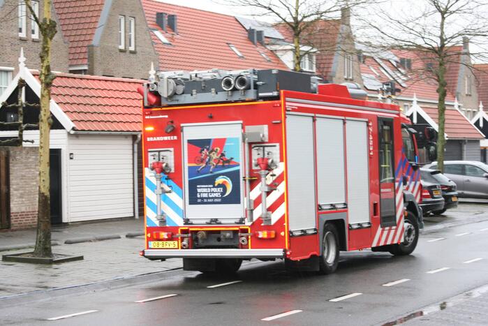 Brandweer controleert stormschade bij appartement