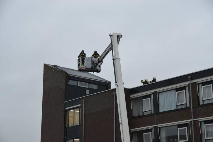 Dakleer waait los van liftschacht