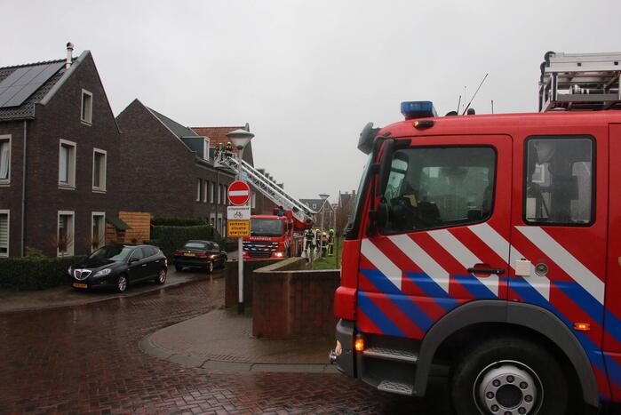 Dakbedekking van woning waait los